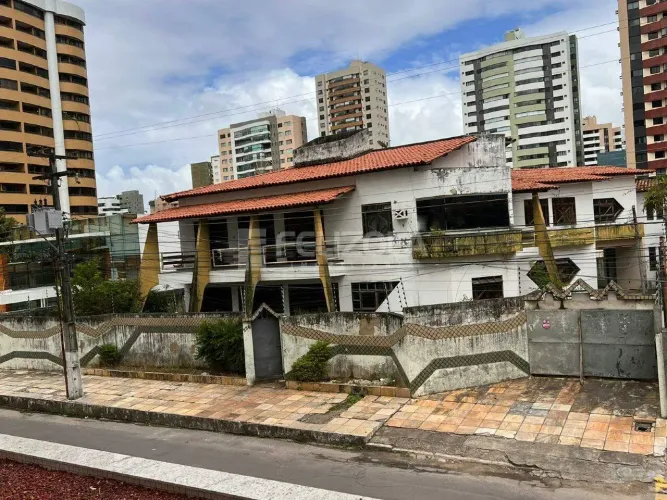 Casa à venda, 8 quartos, 3 suites, 6 vagas, Jardins - Aracaju/SE