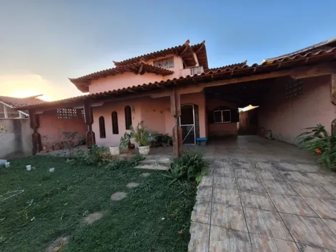 Amparo imóveis-Vende 2 suítes com excelente terraço com mais 2 quartos-Araruama