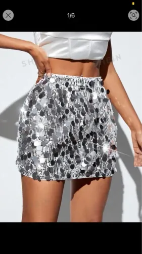 saia prata com lantejoulas