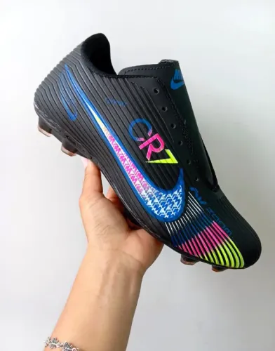 Chuteira da Nike com trava