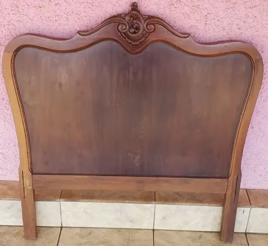 Cama de madeira maciça 