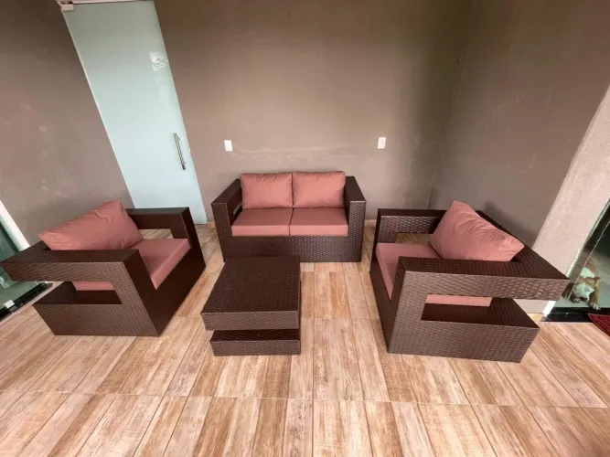 Conjunto de Sofá e Poltronas em fibra sintetic 