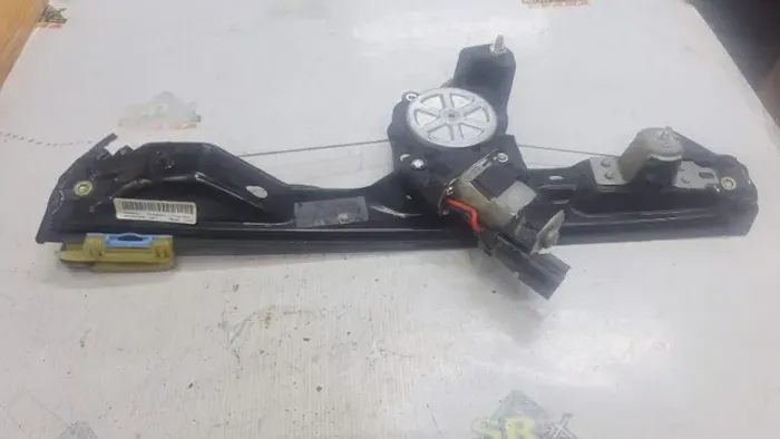 Maquina Vidro Dianteiro Esquerdo Mobi