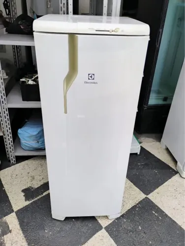 Geladeira RE31 Eletrolux