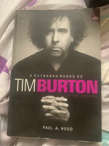 Livro O Estranho Mundo de Tim Burton 