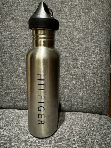 GARRAFA DE ALUMÍNIO ORIGINAL TOMMY HILFIGER 700ml
