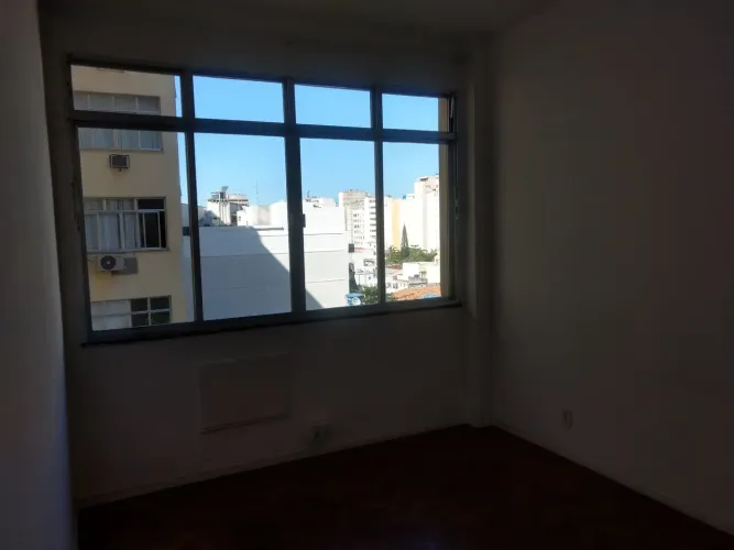 Quarto e Sala de Fundos em Copacabana