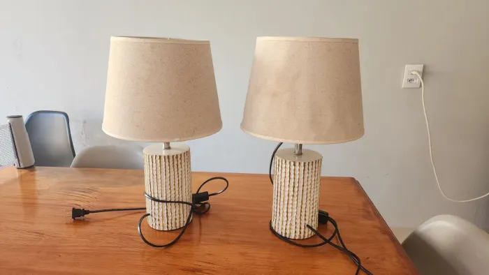 Abajur/Luminária bege branca 