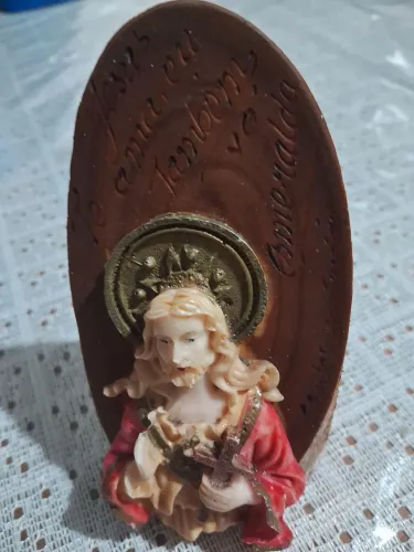 Escultura de madeira sagrado coração ? 