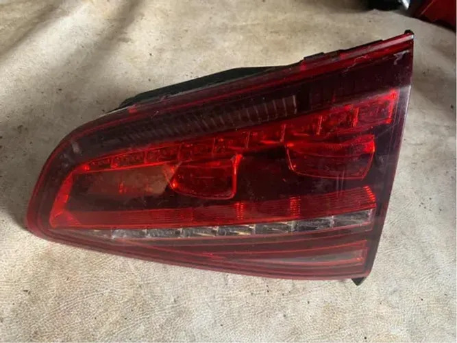 Lanterna Tampa Traseira Direita  Led Vw Golf 2014 / 2019