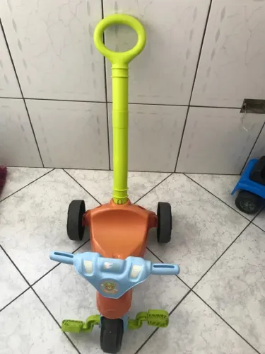 Triciclo Infantil com Haste de Empurrar