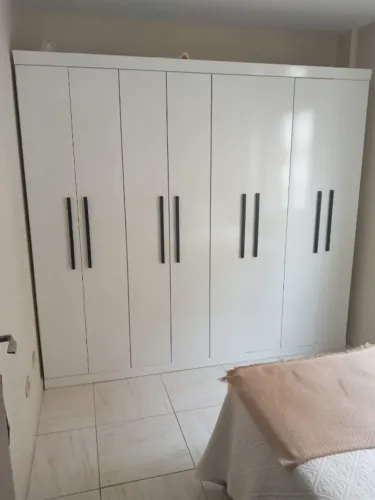 guarda roupa casal a venda com detalhes e usado mede 2,40 de largura