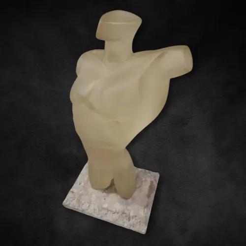 Escultura Contemporânea em Acrílico com Base em Mármore Travertino