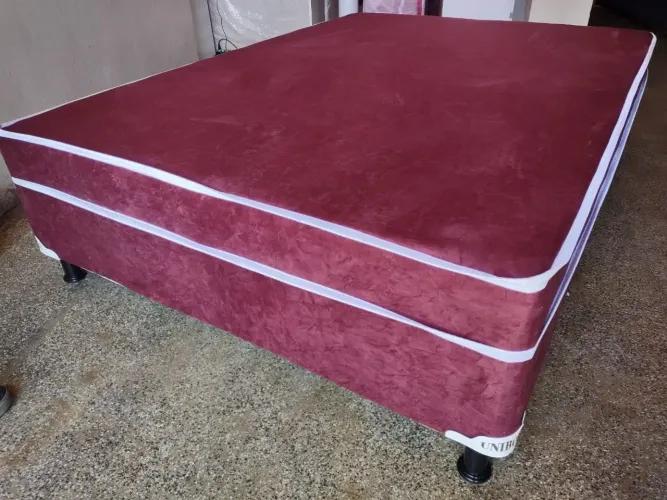 Cama Box Casal Vermelha com Detalhes Brancos
