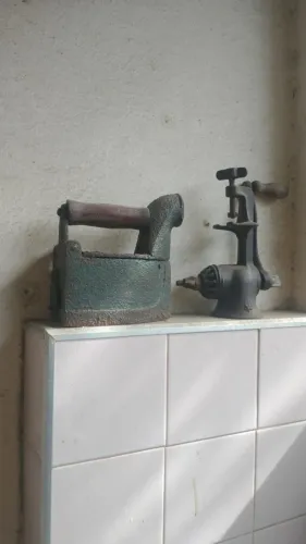 Ferro de passar a brasa, e moedor de carne para colecionador, vendo separado também