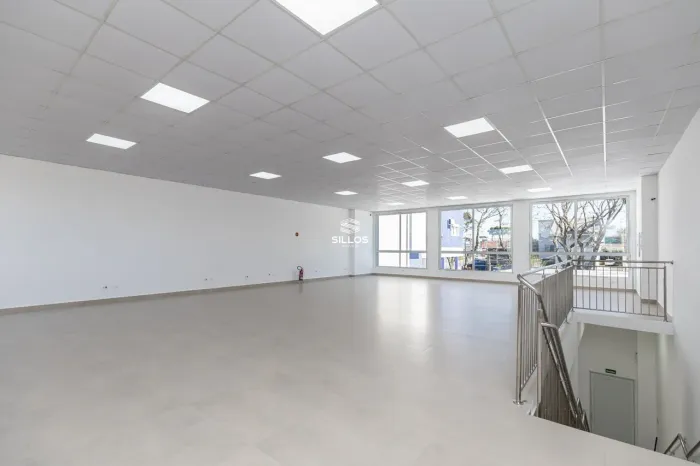 Loja comercial para alugar com 387m² no Bacacheri em Curitiba