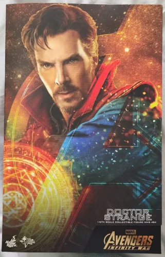 Hot Toys Doctor Strange (Doutor Estranho) - Avengers Infity War - Escala 1/6 - Marvel