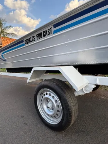 Barcos de aluminio SQUALUS 600 - BORDA ALTA + MOTOR + CARRETINHA