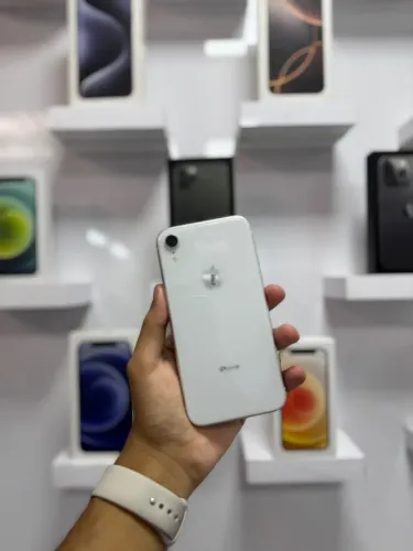 iPhone XR branco 64 gb 
