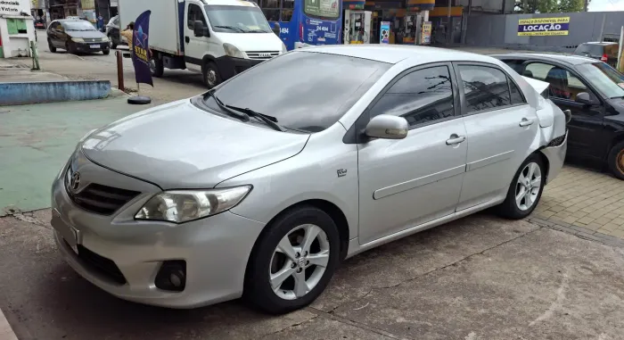 Corolla xei 2012 batido traseira