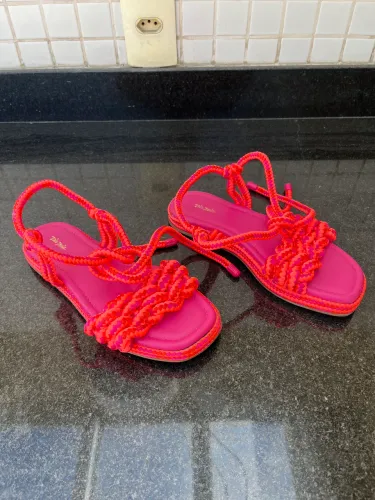 Sandália rasteira amarração rosa (Via Mia) - tamanho 36