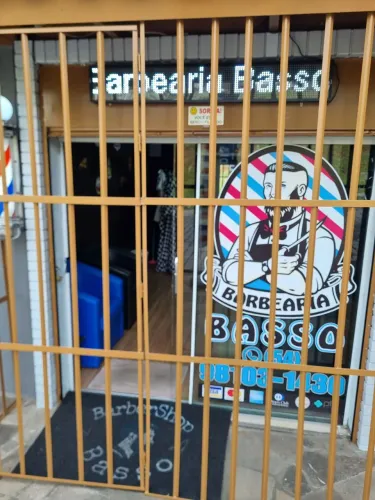 Vendo barbearia, ou troco por moto, ou carro em boas condições. NO brik, conciderar 20.000