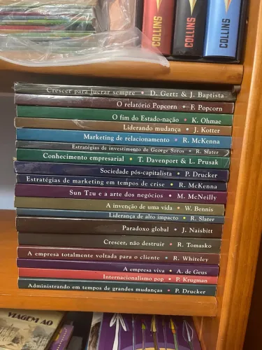 18 volumes - Coleção Folha Administração e Negócios