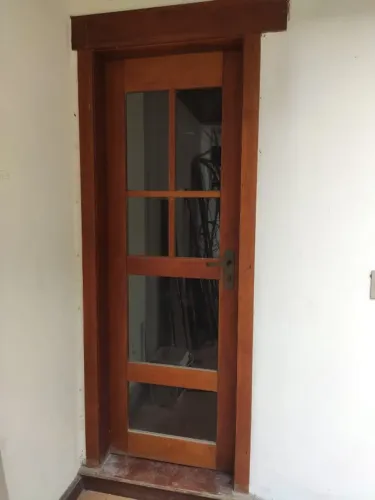 Conjunto de portas e janela madeira maciça (cedrinho)