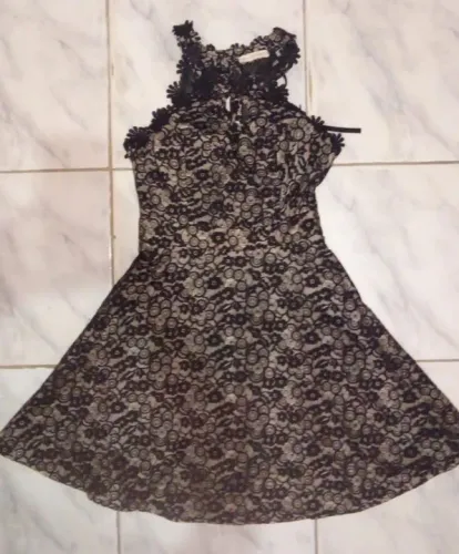 Vestido de renda preto