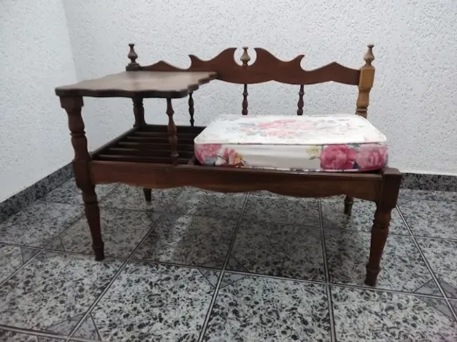 Mesa Mesinha de Telefone Fixo Vintage em Imbuia c Almofada