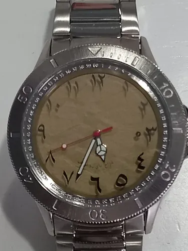 Relógio de pulso masculino com design único