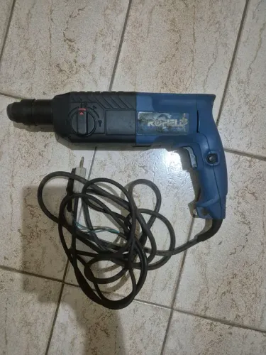 Martelo Perfurador Rohefeld 220v - está com um pequeno defeito