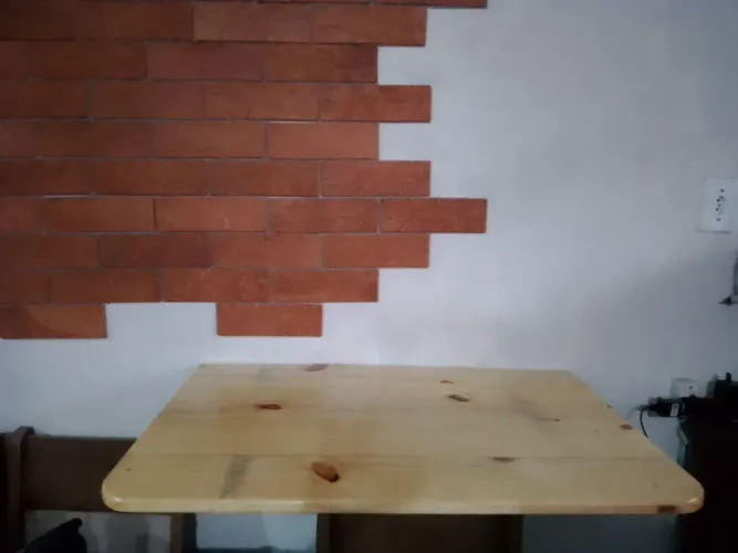 Mesa de madeira de pinho dobrável de parede