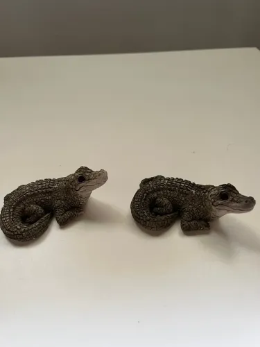 02 Miniaturas de jacarés