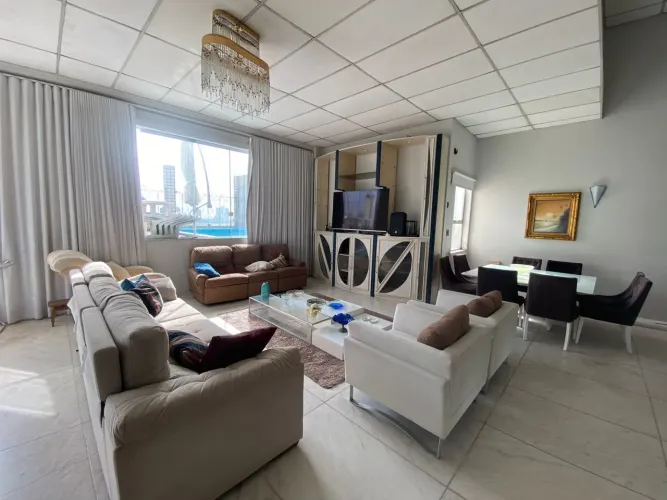 Cobertura no Ed. Rodrigues de Souza, 500m², 6 quartos, sendo 5 suítes e 2 vagas.