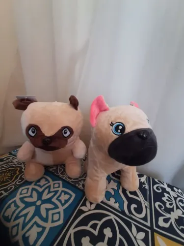 Casal de pelúcias cachorros pug