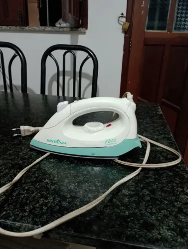 Ferro de Passar Roupa Britânia FB23