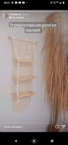 Prateleira com macramê 