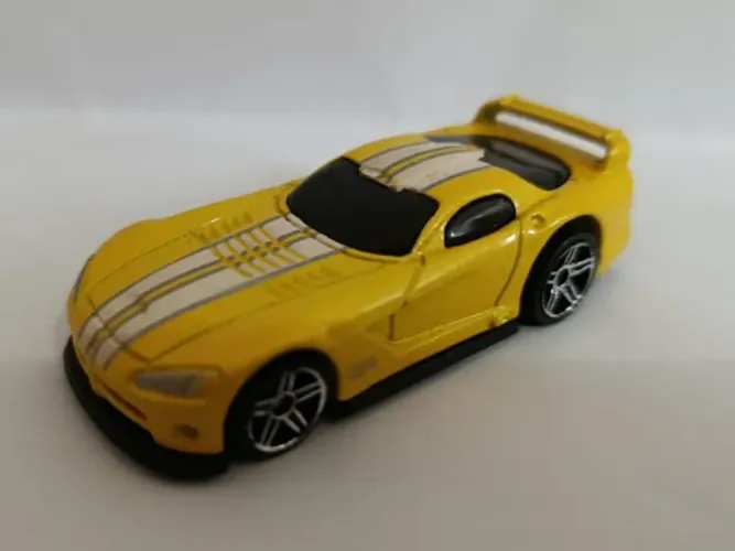 Hot Wheels Dodge Viper GTS-R Amarelo