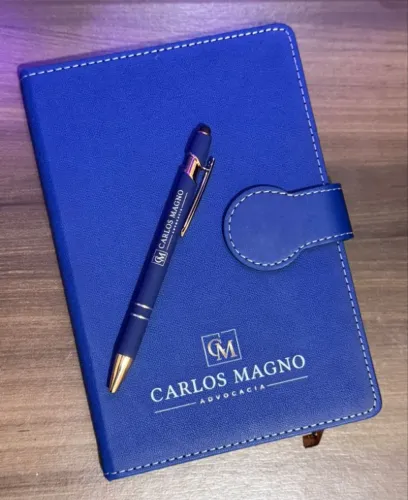 Kit Caneta e Caderneta sintética com fechamento imantado 