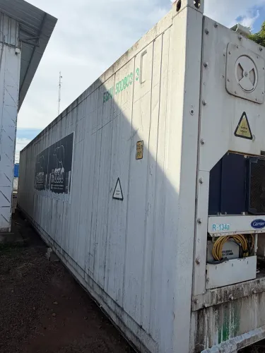 Vende se um Container Refrigerado 40 pés