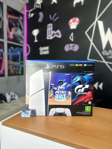 PS5 slim Lacrado c/ Garantia de 01 ano e 02 jogos