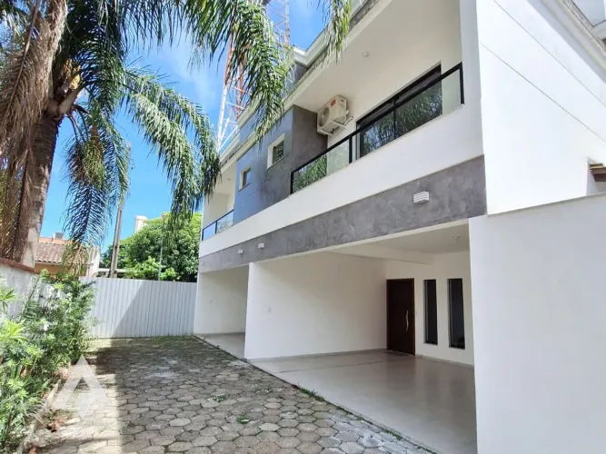 Sobrado com 3 dormitórios para locação por R$ 3.500,00 - Bairro Escola Agrícola - Blumenau
