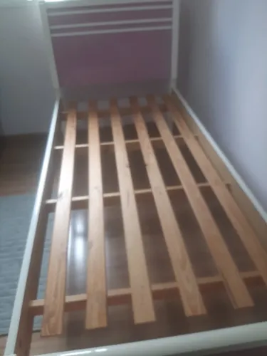 Cama de solteiro para menina.