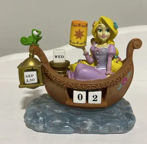 Estátua da Rapunzel no barco tipo calendário