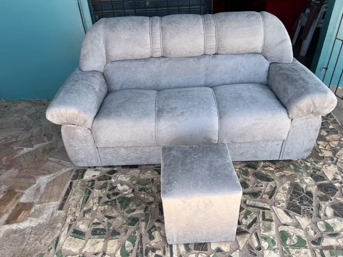 Sofá de 3 lugares com puf novo