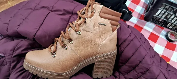 Bota dakota couro