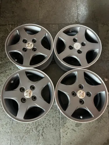 Jogo de rodas aro 14 originais Peugeot zeradas