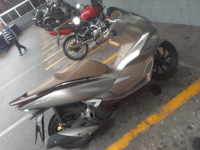PCX 2022 PRATA COM MARROM