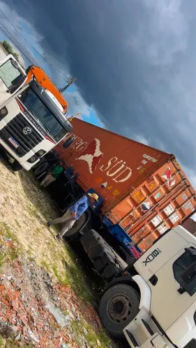 Venda / Container de 40 pés com munck incluso 